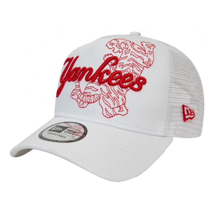New Era NY Yankees Tech Fabric Script Trucker Cap - White
