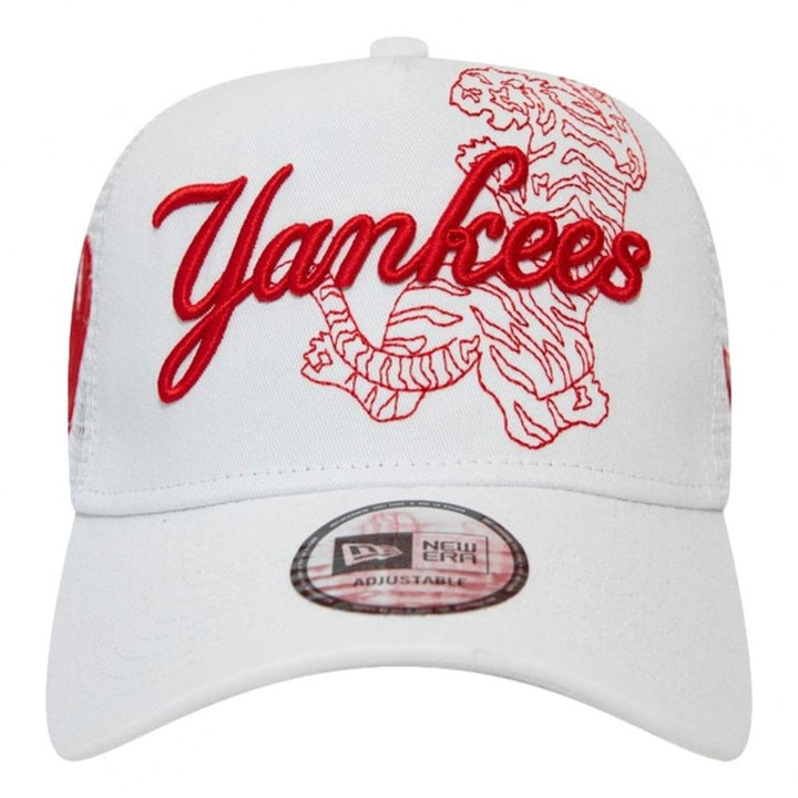 New Era NY Yankees Tech Fabric Script Trucker Cap - White