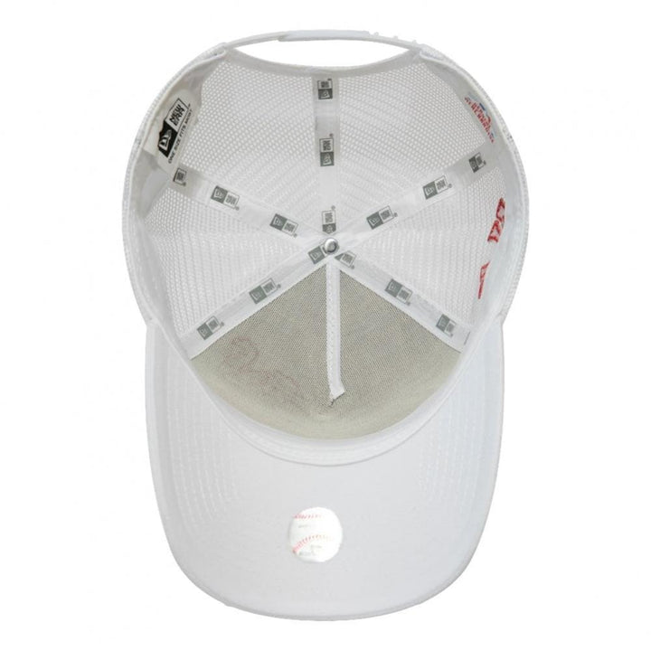 New Era NY Yankees Tech Fabric Script Trucker Cap - White