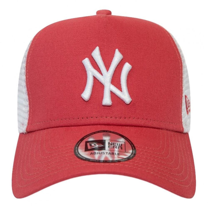 New Era NY Yankees League Essential Trucker Cap - Coral