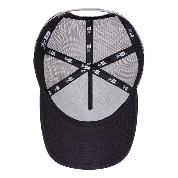 New Era NY Yankees Retro Trucker Cap - White / Navy